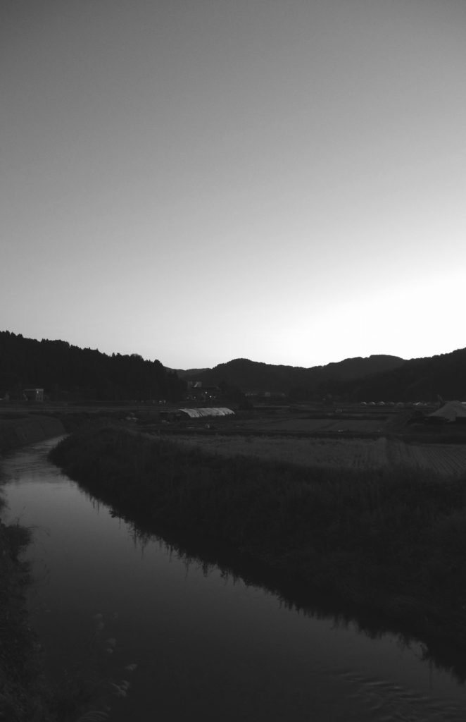 Beautiful scenery of Wajima (輪島). Fugeshi River (鳳至川) runs just in front of Hakose Koubou.