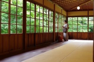 Kakusho-kaku(鶴翔閣); a former residential house of Sankei Hara family.